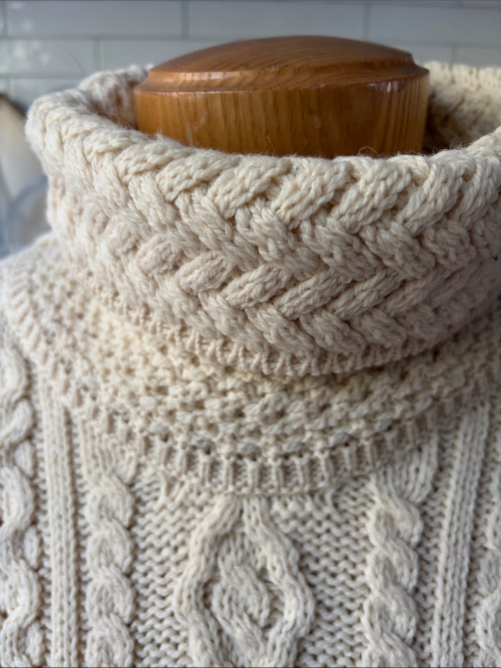Carriag Donn 100% merino wool Cable-Knit Turtleneck Sweater made in Ireland ๐ฎ๐ช - Picture 2 of 10